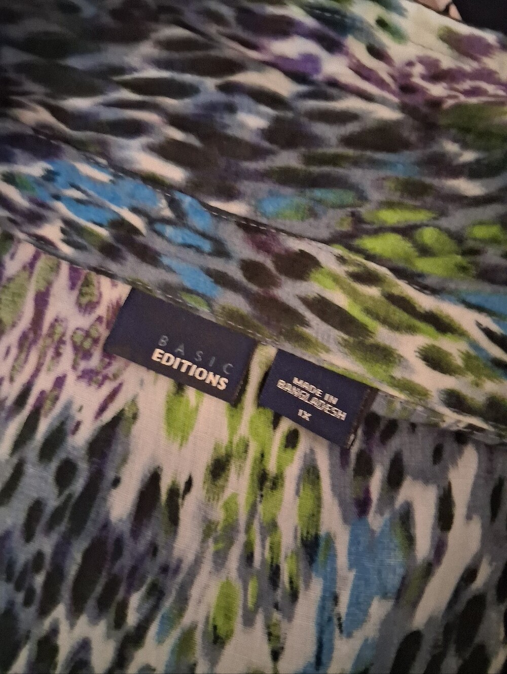 Basic Editions Printed Button Down Blouse 1X - Picture 2 of 2